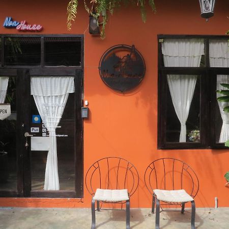 Non House Bangkok บ้านนอนโฮสเทล Ngoại thất bức ảnh