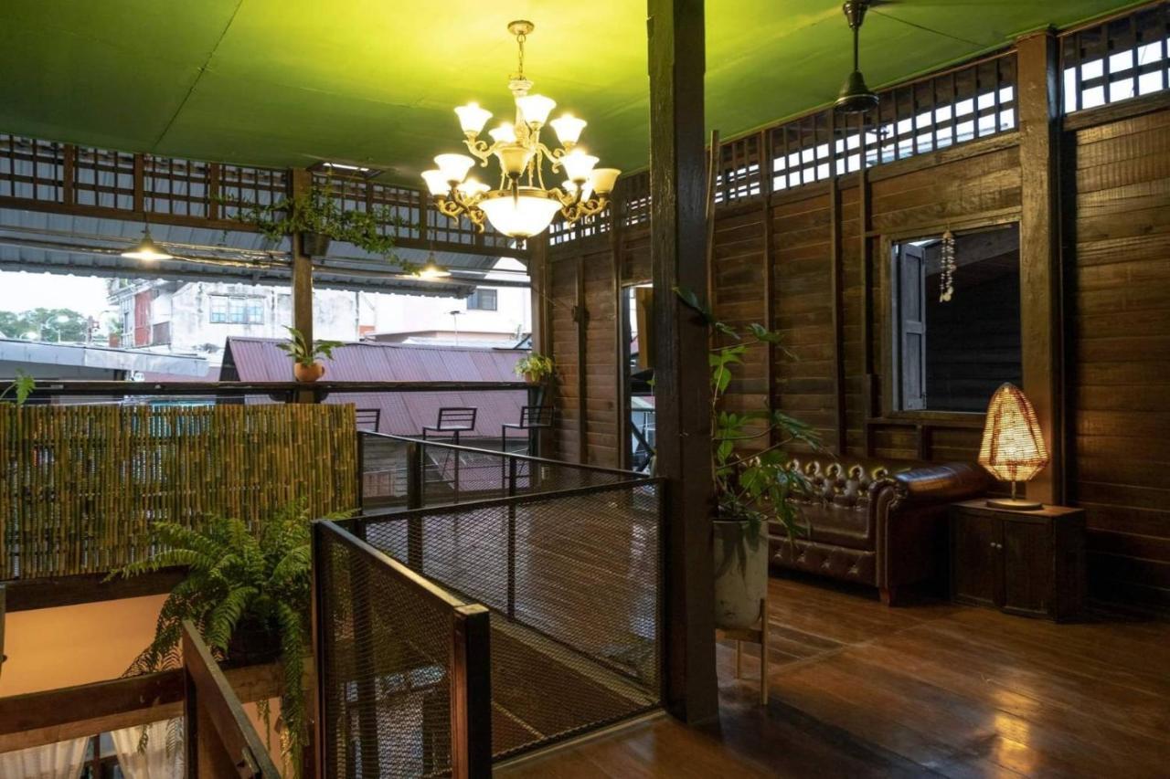 Non House Bangkok บ้านนอนโฮสเทล Ngoại thất bức ảnh