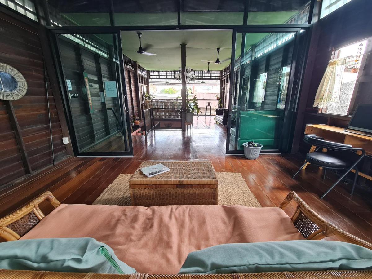 Non House Bangkok บ้านนอนโฮสเทล Ngoại thất bức ảnh